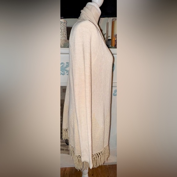 Lilly Pulitzer Tatum Long Fringe Hem Cardigan. Size medium. EEUC worn once - Picture 3 of 14